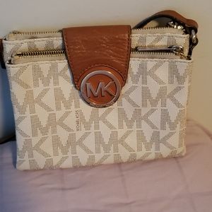 Michael kors crossbody purse